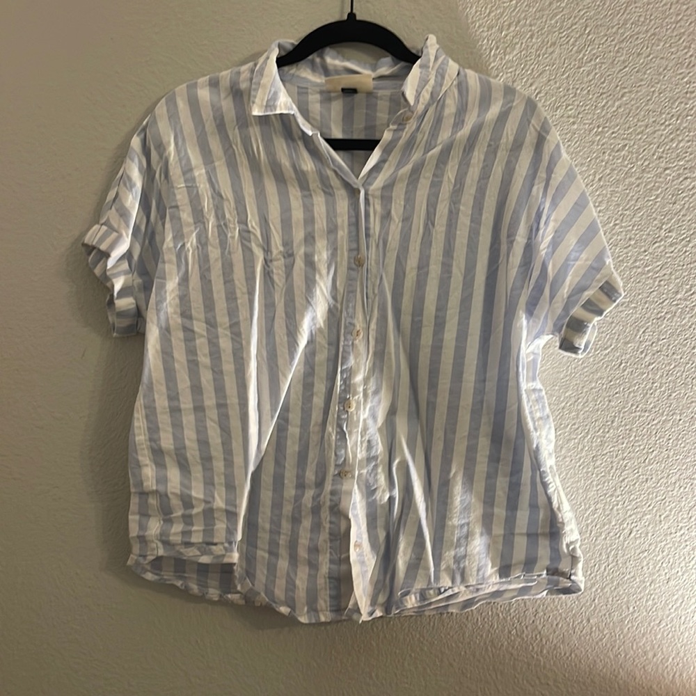 Universal Thread button down